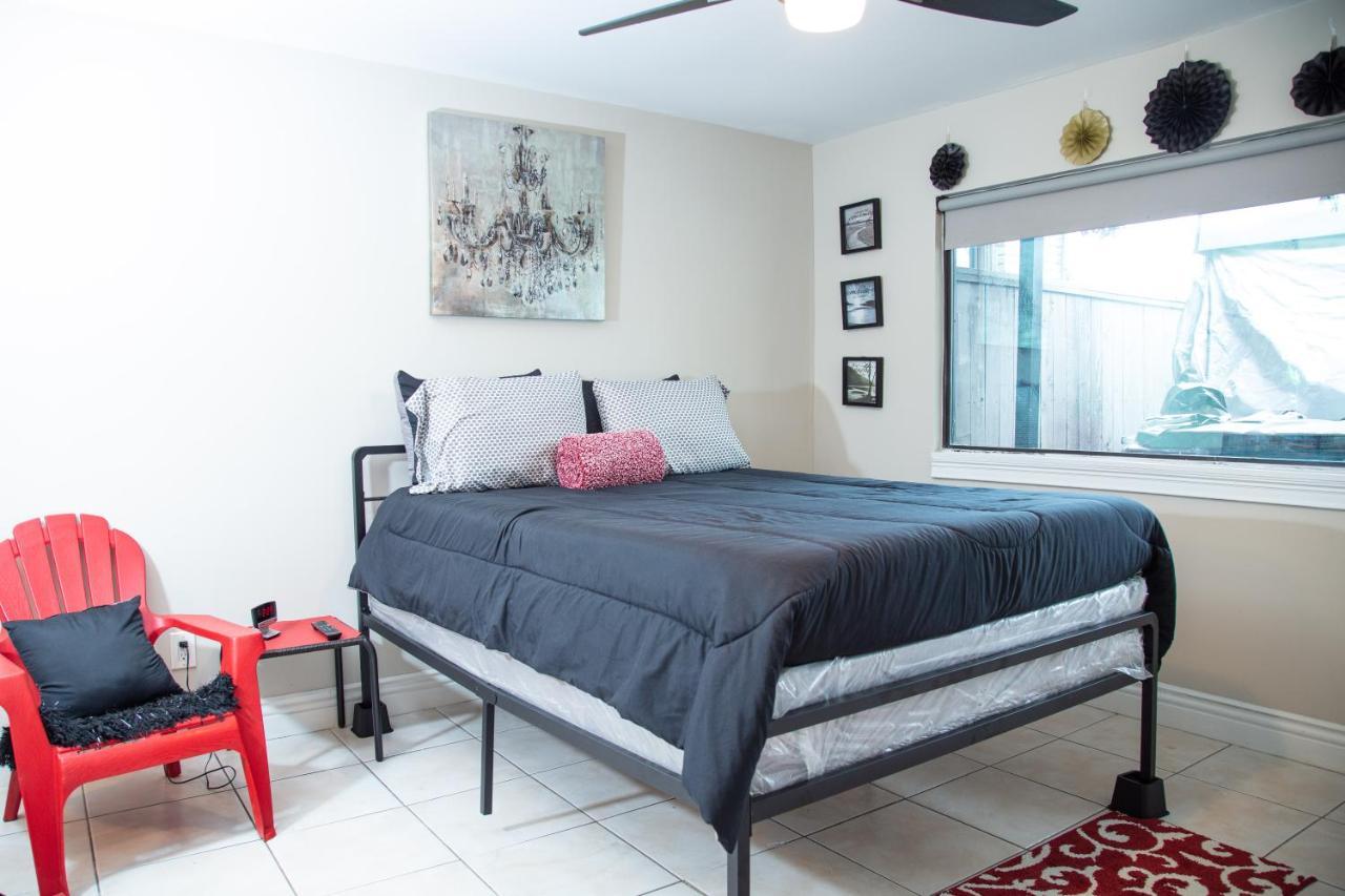 Appartamento Cozy Studio In The Downtown/Montrose Area Houston Esterno foto